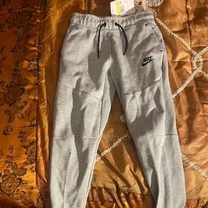 Nike tech Pants Small (IN KIDS!!!)